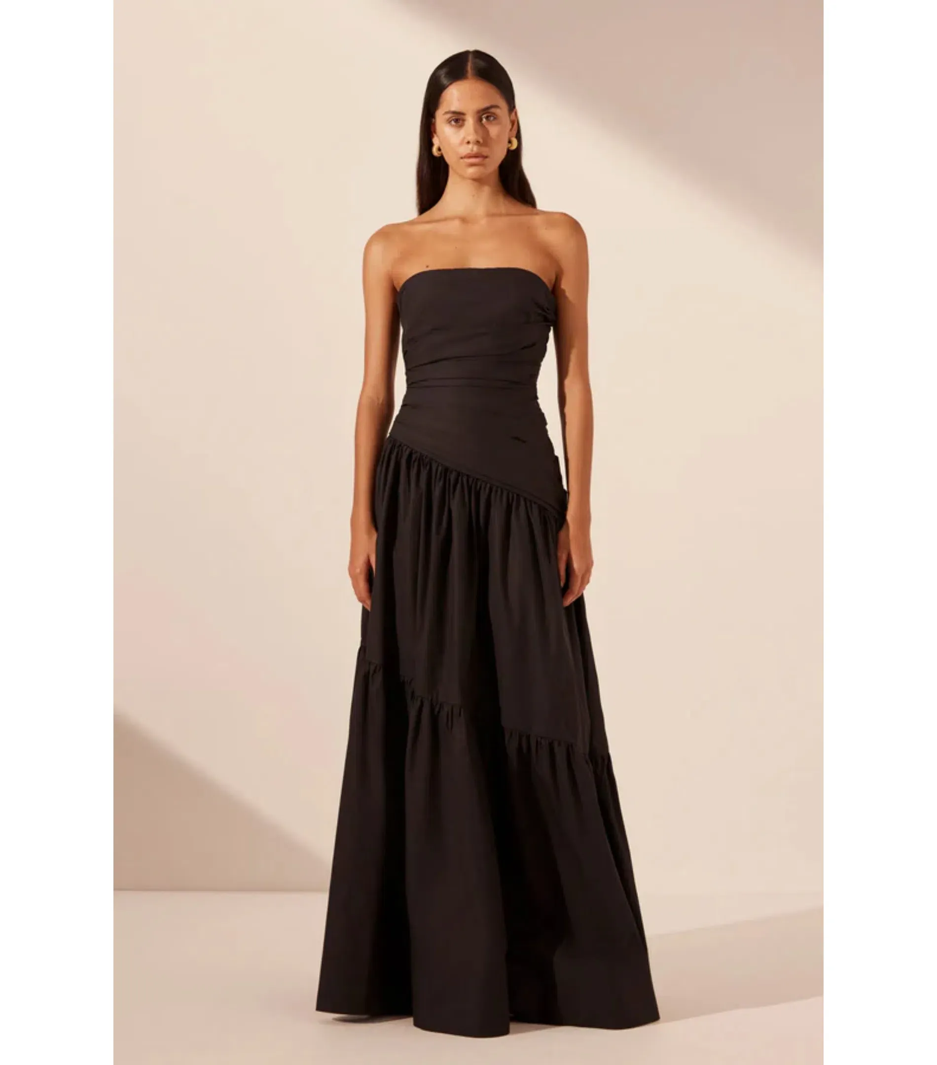 maiori strapless tiered maxi dress Okay but imagine this for race day , The Shona Joy Maiori Strapless Tiered Maxi is giving effortless elegance with just the right amount of statement , Perfect for the girls wanting colour,