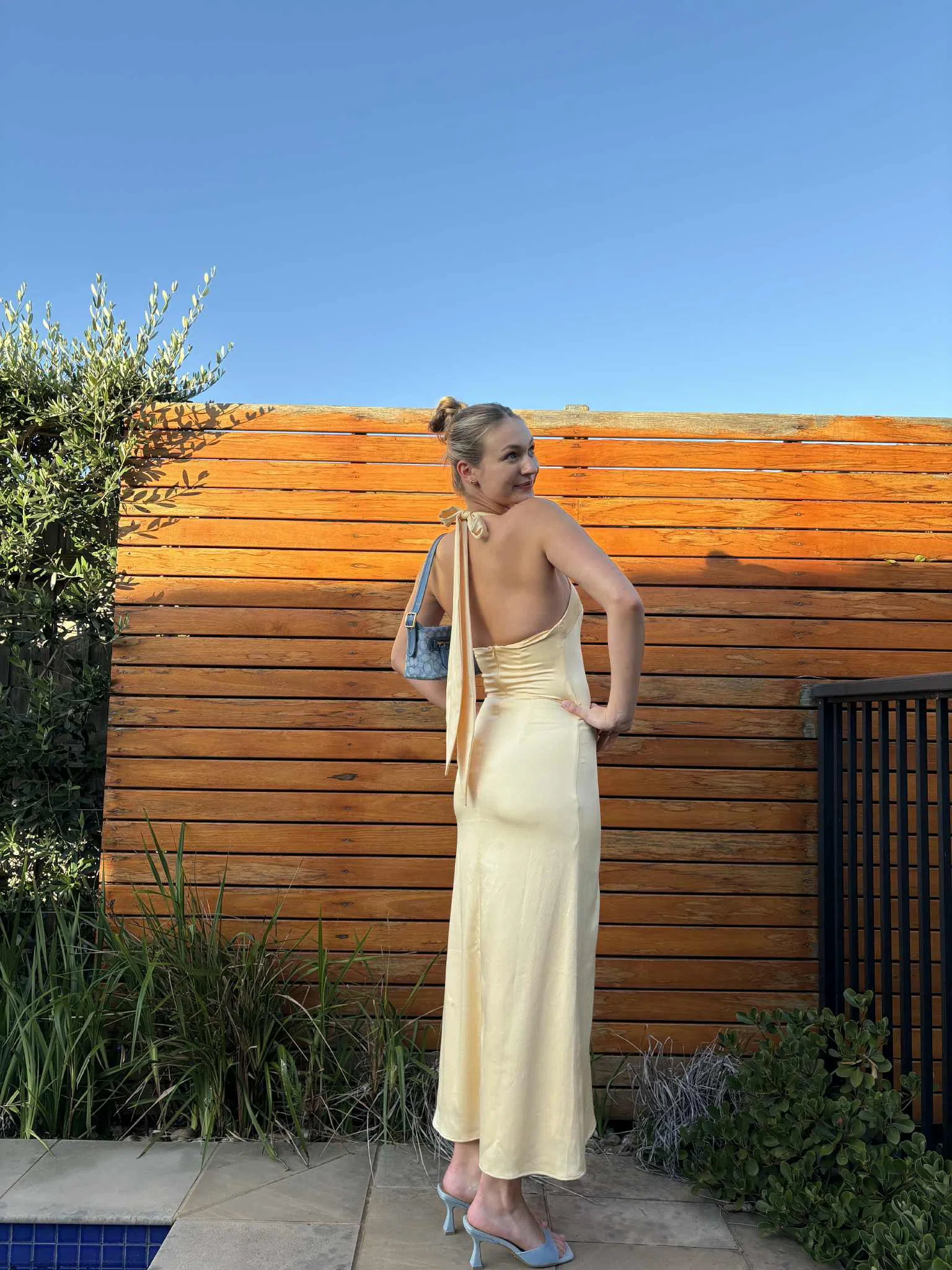summer chic maxi dress Chic Unity Floral Print Twist-Front Maxi Dress with Split Thigh – Canary  Houze
