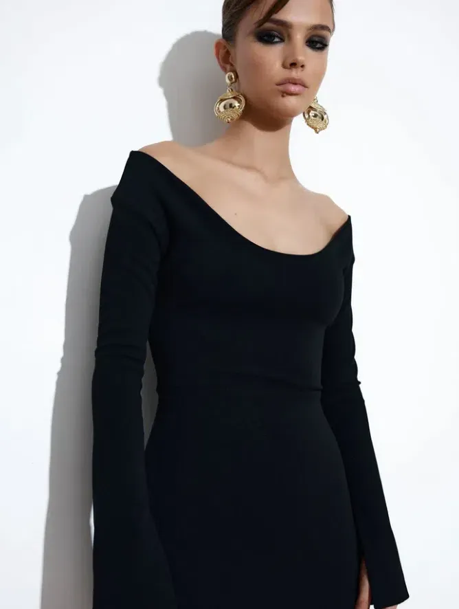 effie kats long sleeve dress Effie Kats Cayley gown Size S (8) & M (10) $100 to hire * swipe to see some rmn girlies in the Cayley gown Fit notes: Asymmetrical long sleeve Zip along